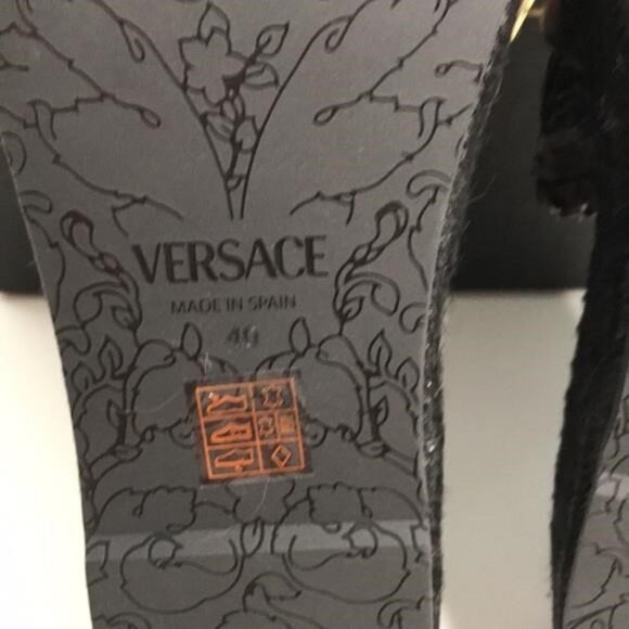 New Authentic Versace Summer Slides – Premium Leather, Gold-Tone Logo - Picture 8 of 10